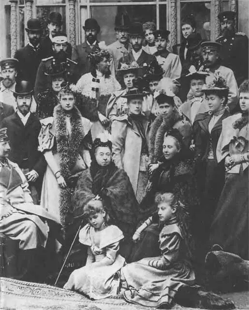Династический съезд В центре сидит английская королева Виктория слева от - фото 22