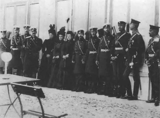 Члены императорской фамилии в Ливадии слева направо Андрей Владимирович - фото 34