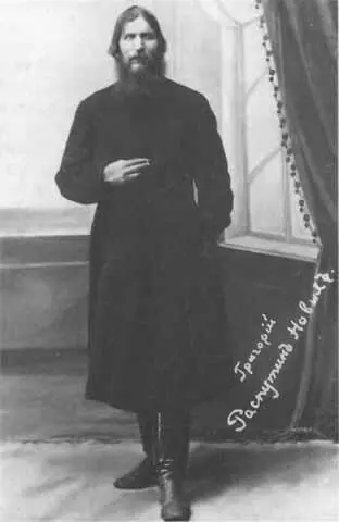 Григорий Ефимович РаспутинНовых Великий князь Дмитрий Павлович в своем авто - фото 45