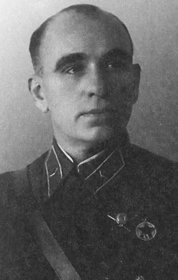 Комбриг а потом генерал И П Крупенников 1940 Вениамин Радомысленский - фото 37