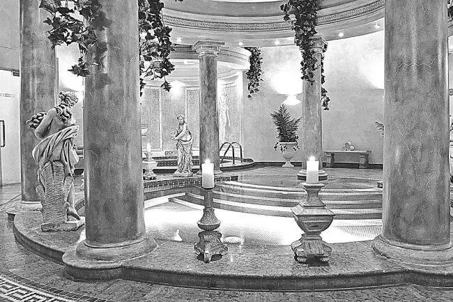 Бассейн с римскими колоннами и статуями Римские термы представляли собой - фото 6