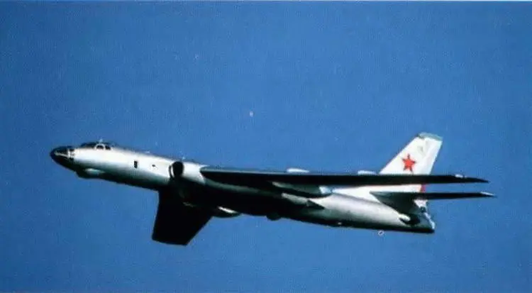 Самолетноситель свободнопадающих атомных бомб Ту16А первое советское - фото 18