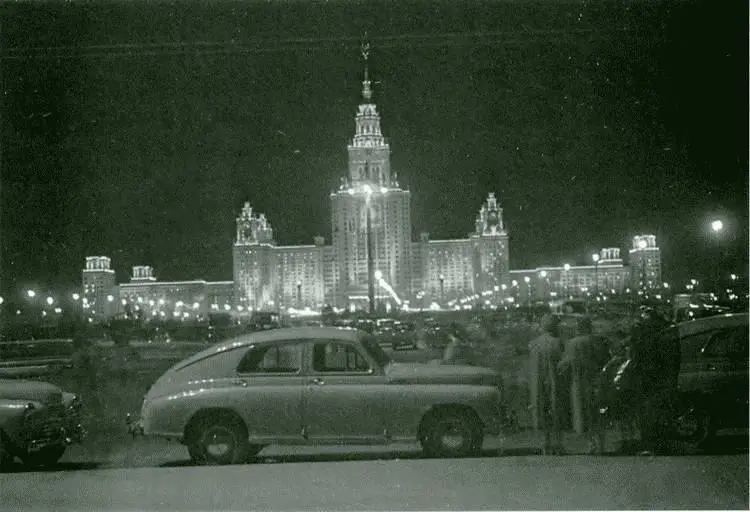 Мирное небо над Москвой В середине 50х годов численность армии была - фото 136