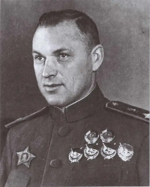 К К Рокоссовский в 1944 г Офицер боевой группы докладывает - фото 11