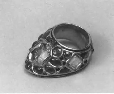 Золотое кольцо с алмазами рубинами и изумрудами принадлежавшее правителю - фото 32