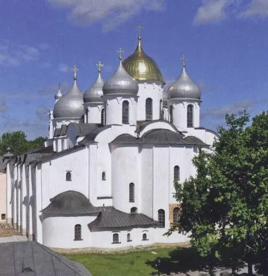 Софийский собор в Великом Новгороде XI в Она переходит к белокаменному - фото 54
