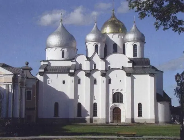 Софийский собор в Великом Новгороде XI в Она переходит к белокаменному - фото 55