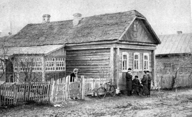 Дом в котором родился Ю А Гагарин С 4 сентября 1954 по 1 октября 1955 года - фото 30