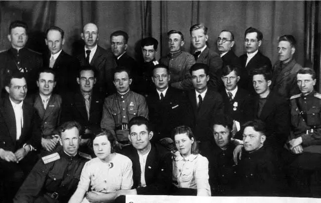 Сотрудники уголовного розыска УМ Ленинграда 1944 г Сотрудники уголовного - фото 45
