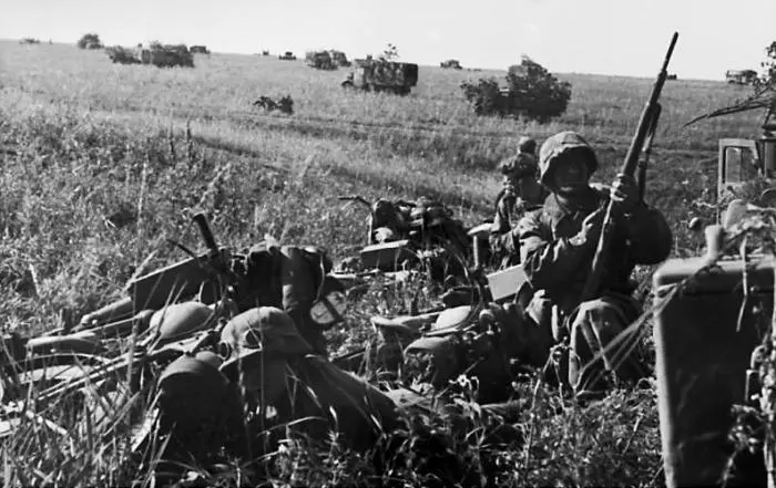 Немецкие моторизованные войска В районе Кочетовки четверка истребителей - фото 10