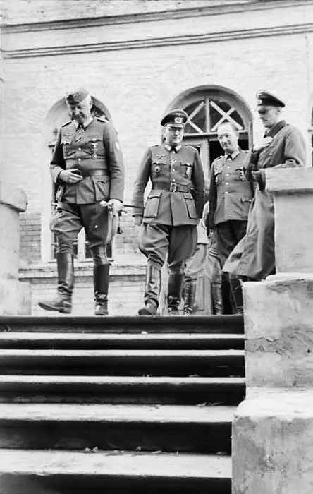 Немецкое командование 21 июня 1943 г слева впереди генералфельдмаршал Эрих - фото 27