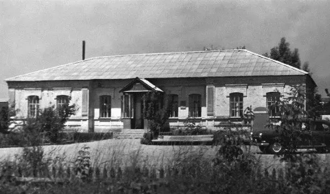 В этом здании сельской школы в январе 1943 года находились правительство - фото 152