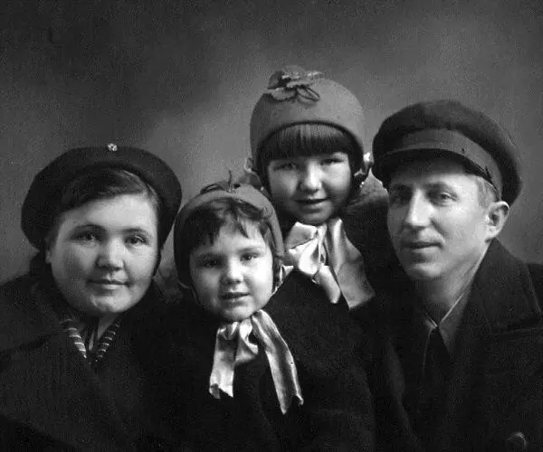 Семья Руденко жена Мария Андреевна дочери Лариса и Галина Роман - фото 153