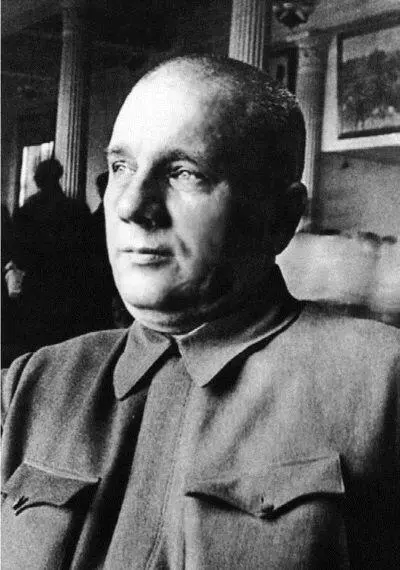 Во время встречи с избирателями Неожиданная встреча Р А Руденко с водителем - фото 162