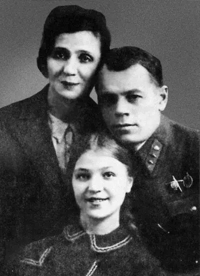 Н П Афанасьев с женой и дочерью Внутренний вид Нюрнбергской тюрьмы где - фото 173