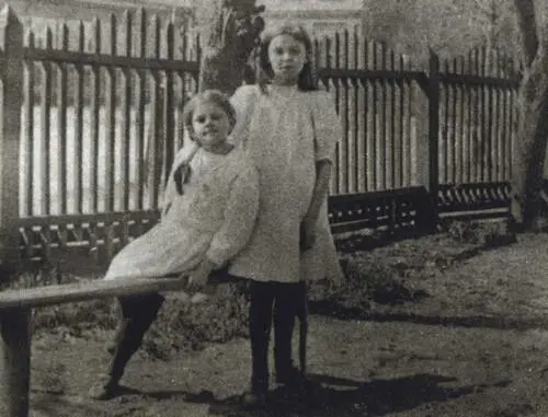 Ляля с подругой Двинск 1910 Гикс Фиалки Литография из детской комнаты - фото 20