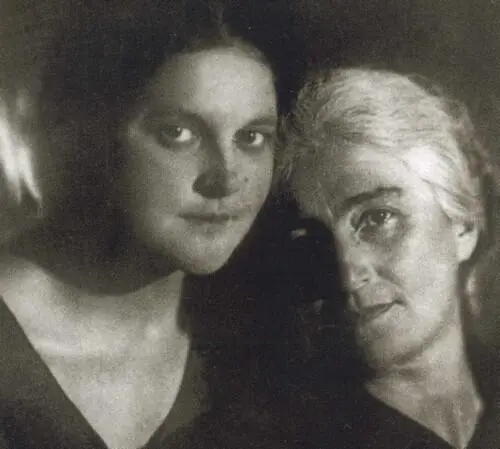 С матерью Олега Мариной Станиславовной 1932 Рисунок Олега Остров - фото 59