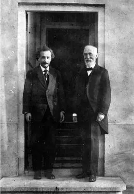Рис 17Альберт Эйнштейн и Хендрик Антон Лоренц 18531928 Отрицать эфир по - фото 9