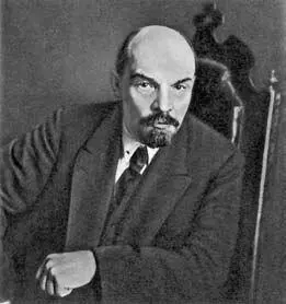 В И Ленин председатель Совета рабочей и крестьянской обороны 1919 г После - фото 36