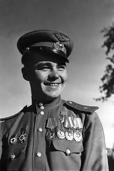 30 августа 1943 года Пинчук вступил в бой с группой неприятельских - фото 12
