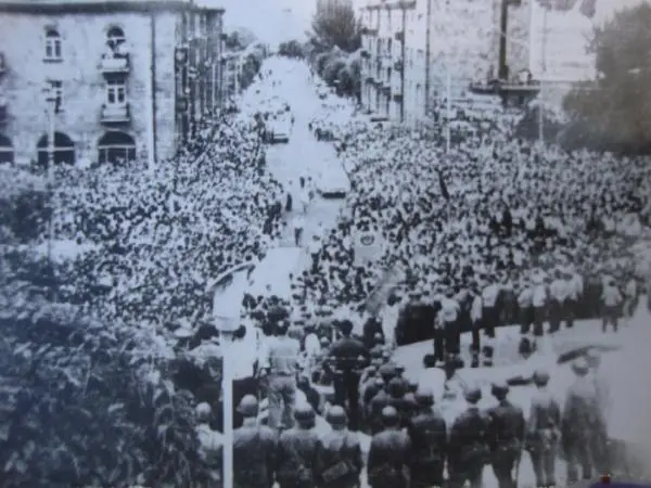 Митинг в Ереване в поддержку борьбы карабахских армян 1988 из архива В - фото 21
