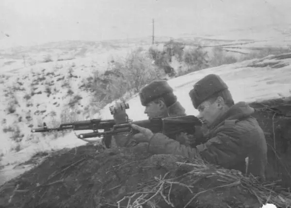 Солдаты внутренних войск на отдаленном посту в Карабахе 1989 г из архива И - фото 23
