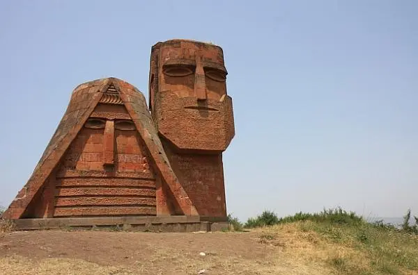 Символ Карабаха скульптурная композиция Мы и наши горы архив автора Видя - фото 26