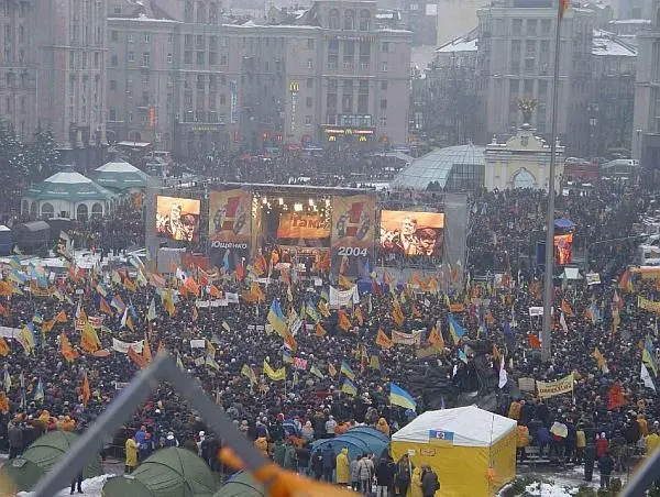 Массовые выступления украинцев на Майдане стали символом оранжевой революции - фото 56