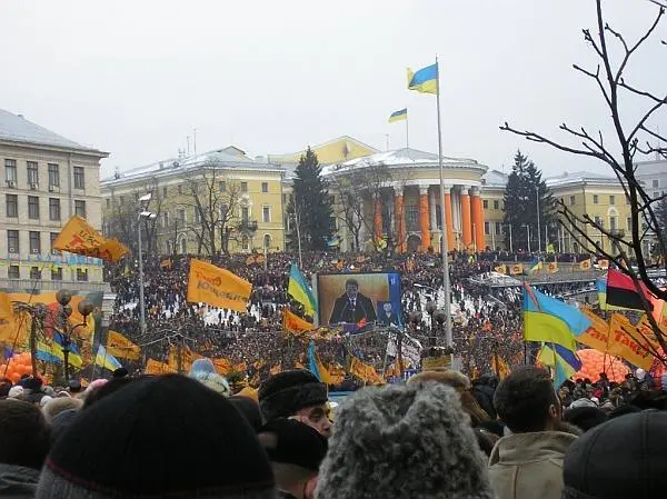 Массовые выступления украинцев на Майдане стали символом оранжевой революции - фото 57