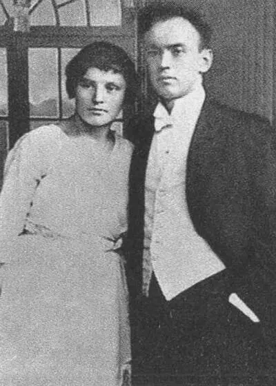 Родители после свадьбы 1920 Мачеха Барбора сестра Ирена Донатас отец 1948 - фото 7