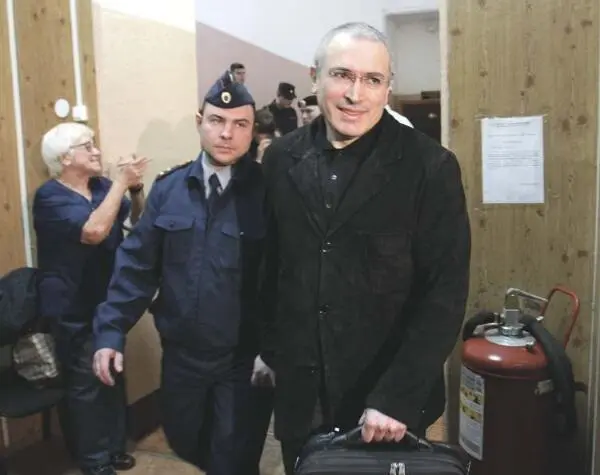 По дороге в зал под аплодисменты Каждодневные цветы встречают при входе - фото 36