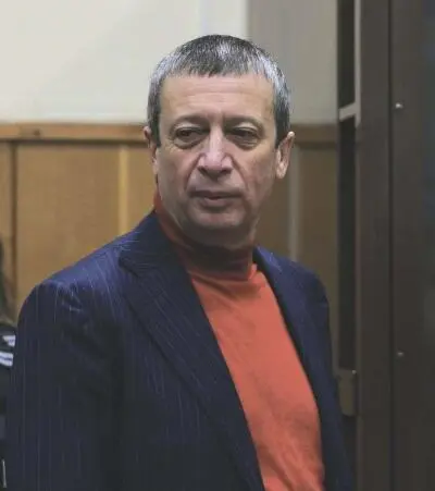 Координатор защиты Ходорковского адвокат Вадим Клювгант Адвокат Алексей - фото 49