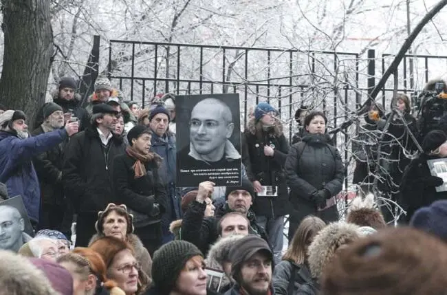 В дни чтения приговора у здания суда Похороны правосудия Лебедев Это я - фото 57