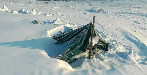 Палатка ААлексеенкова на горе 1096 снег или перекрывает палатку полностью - фото 169