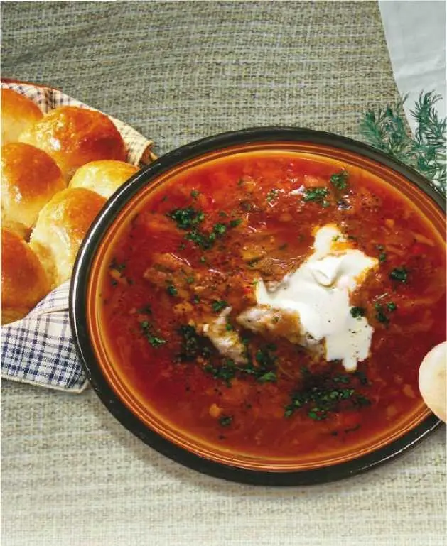 Пропустим зелень чеснок и оставшееся сало через давилку для чеснока Нашинкуем - фото 27