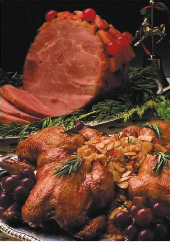 Каждые 15 минут следует открывать духовку и поливать цыпленка жиром - фото 39