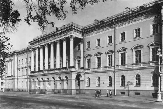 Дом ЛобановаРостовского Главный фасад обращенный к Адмиралтейству В - фото 78