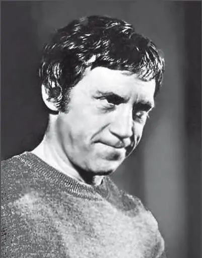Знаменитый русский актер театра кино и телевидения Исполнитель - фото 41