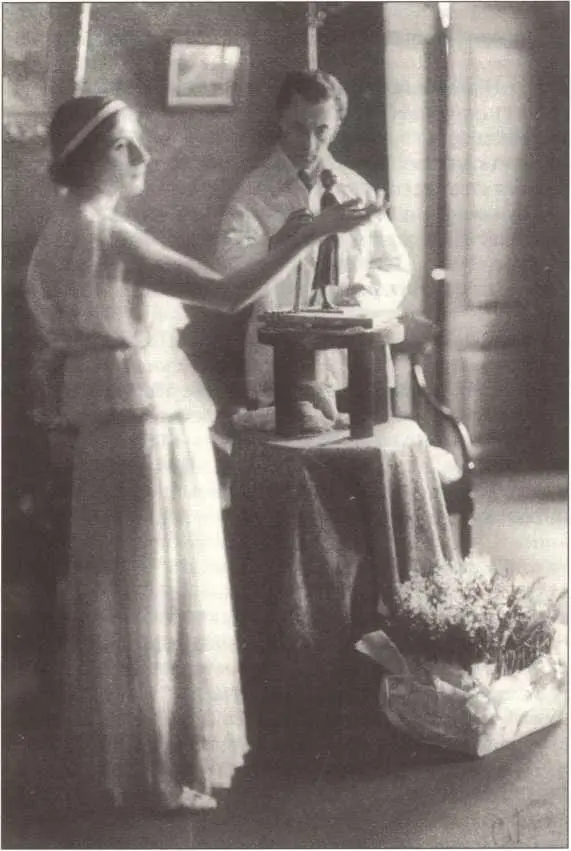 Анна Павлова позирует скульптору Б О ФредмануКлюзелю 1910е гг Во время - фото 79