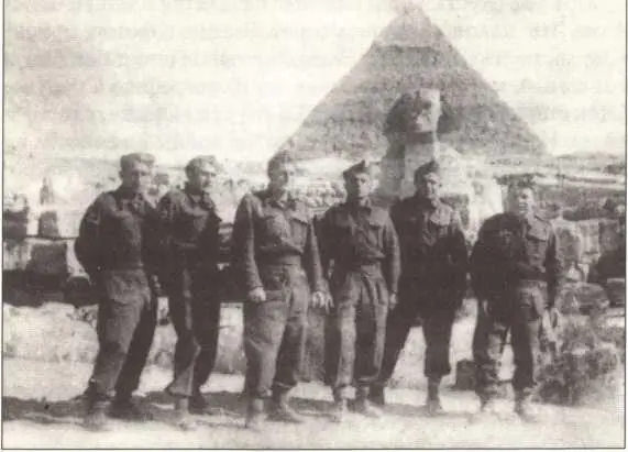 Каир 1943 г Второй слева П Н Решетицкий Фотографию я опубликовал в - фото 104