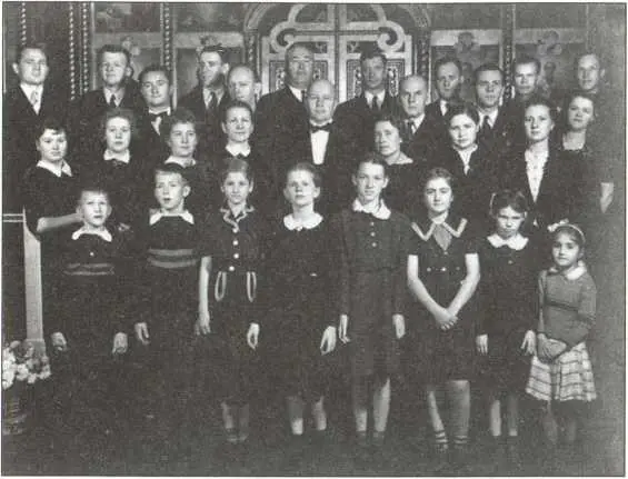 Хор В С Лукши при старом СвятоСкорбященском соборе на ул Фултон 1939 Фото - фото 89