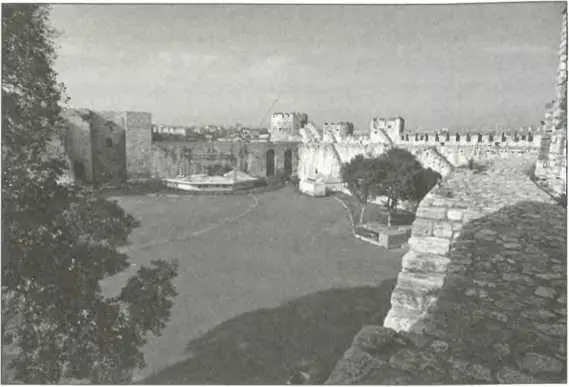 Едикуле Семибашенный замок Дипломаты военные и паломники были не - фото 9