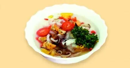 Суп холодный с морепродуктами и томатами - фото 57