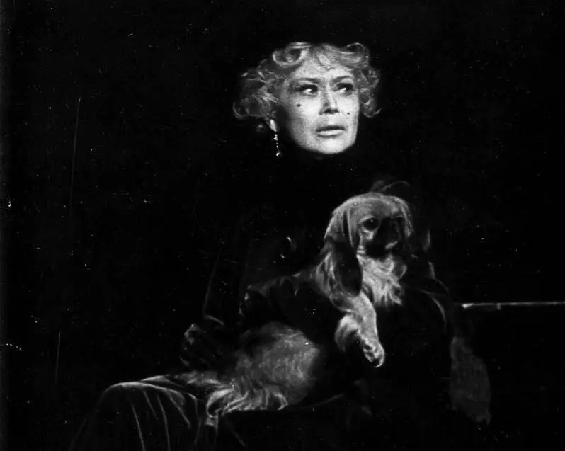 Светлана Немоляева Анна Павловна Звездинцева Сцена спиритического сеанса - фото 7