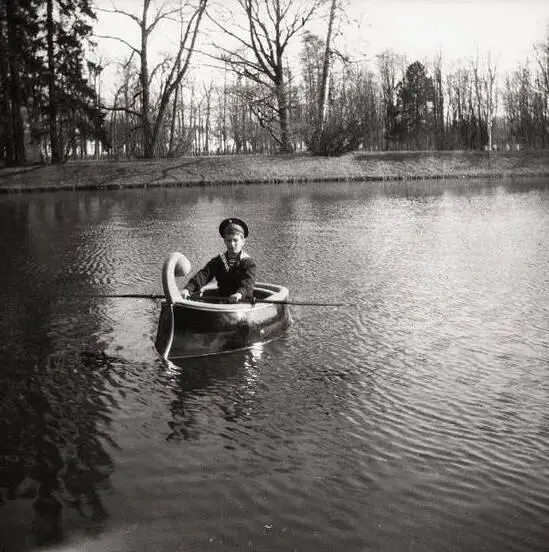 Алексей Николаевич в лодке Царское Село 1915 г Алексей Николаевич и - фото 30