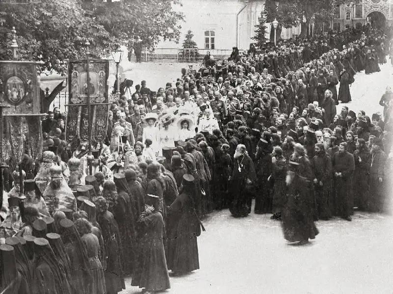 Визит царской семьи в СвятоТроицкий монастырь под Москвой 21 августа 1914 г - фото 32