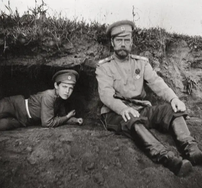 Николай II с сыном Могилёв 1915 г Алексей Николаевич на русскогерманском - фото 40