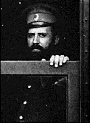 Окончив 1ю Кишинёвскую Классическую Мужскую Гимназию в 1899 году он поступает - фото 2