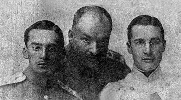 Е С Боткин с сыновьями Дмитрием и Юрием справа 1914 г Знак для Военных - фото 31