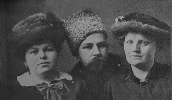 Е С ДЕМИДОВА Ф М ЮТКИН и А С ДЕМИДОВА Петроград Не ранее 1914 года - фото 41